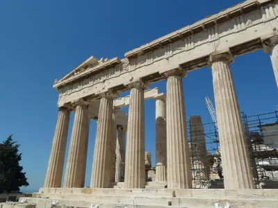 храм в Греции и несколько больших каменных колонн снаружи, архитектура,  древняя архитектура, Греция фон картинки и Фото для бесплатной загрузки