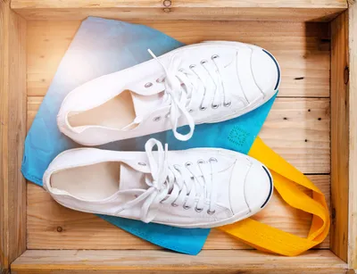 Как почистить белые кроссовки