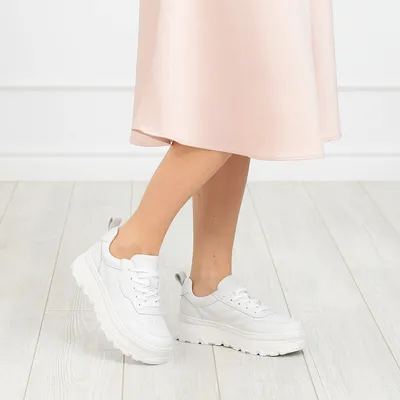 Белые кроссовки из кожи без подкладки на утолщенной рифленой подошве  VK73-149942 - купить в интернет-магазине ➦Respect