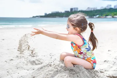 Дети На Пляже — стоковые фотографии и другие картинки Играть - Играть,  Озеро, Ребёнок - iStock