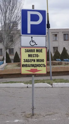 Новые дорожные знаки установлены у Псковской областной клинической больницы