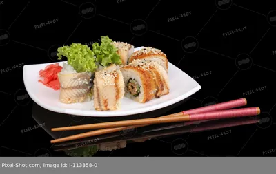 Фоткa разнообразной еды на черном фоне в качестве jpg