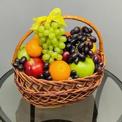 Черно-белые фрукты и овощи в стиле 2D на Illustrators.ru