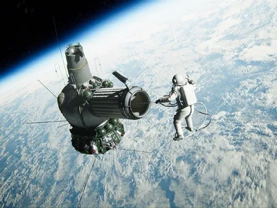 Космонавт в открытом космосе арт - 31 фото
