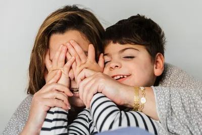 Почему «мама всегда любит своего ребенка» — это миф? Объясняет Вера Якупова