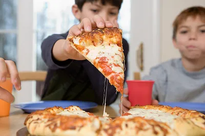 Какие напитки лучше всего подходят под пицце для детей и взрослых