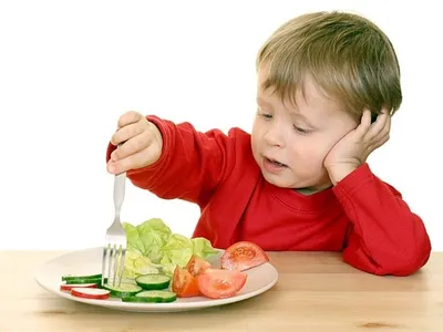 Ребенок просит есть каждый час: кормить по режиму или по требованию? -  Статьи о детском питании от педиатров и экспертов МАМАКО