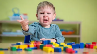 Почему ребенок плачет: причины сильного плача малыша и что делать