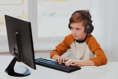 Что заставляет детей сидеть у компьютера, и можно ли этому помешать -  Росконтроль