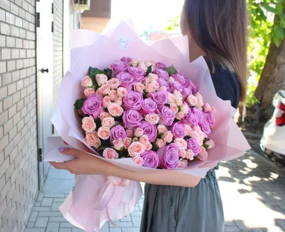 Красивые цветы на 8 марта - купить в Москве букеты на 8 марта с бесплатной  доставкой 24/7 от интернет-магазина \"Повод Найдется\"