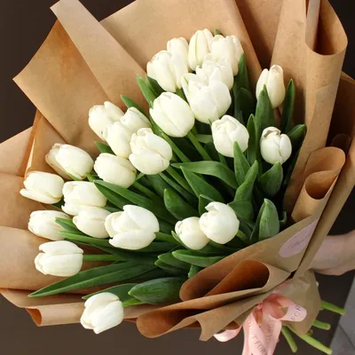 Букет \"Белые тюльпаны и ирисы\" – купить недорого с доставкой по Москве