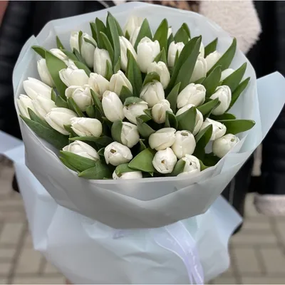 Букет из белых тюльпанов и ирисов – купить с доставкой в Москве