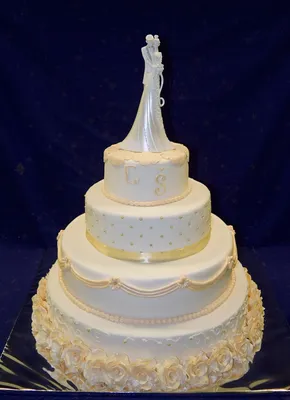Нежный торт на свадьбу. Торт для зимней свадьбы. Арт-кондитерская Сергея  Магаева … | Необычные свадебные торты, Современные свадебные торты, Большие  свадебные торты