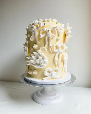Малыши бенто, с декором как у больших тортов вам полюбились. И я не против.  С удовольствием делаю 😍😍😍😍😍 Бенто- торт красный бархат. 1200… |  Instagram