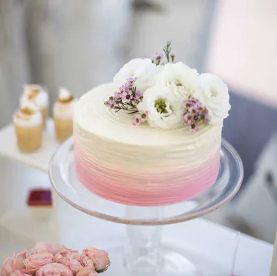 Артикул 67 - Свадебный торт с ягодами и печеньем Без мастики