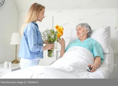 Девушка в больнице с пациентом девушка доктора Стоковое Изображение -  изображение насчитывающей люди, бизнесмен: 126413033
