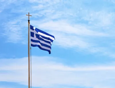 Государственный флаг #Греции - это горизонтальные пять синих и четыре белых  полоски. В крыже помещено изображение прямого креста б… | Greece wallpaper,  Greece, Flag