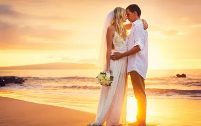 Пара На Пляже Море — стоковые фотографии и другие картинки Медовый месяц -  Медовый месяц, Пара - Человеческие взаимоотношения, Пляж - iStock