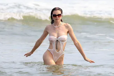 Бывшая возлюбленная Канье Уэста в провокационном бикини появилась на пляже