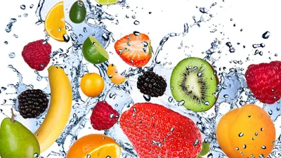 Картинки фрукты, вода, авокадо, абрикос, киви, ежевика, малина, клубника,  банан, лайм, белый фон - обои 2560x1440, картинка №100488