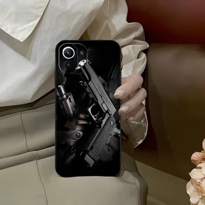 Мобильный телефон и оружие стоковое фото. изображение насчитывающей черный  - 134816394