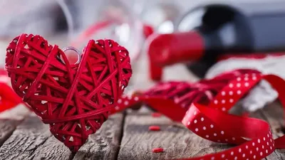 Белое Сердце Украшенное Надписью Love На Английском Языке День Святого  Валентина — стоковые фотографии и другие картинки Без людей - iStock