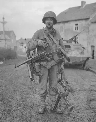 Солдат с оружием на белом фоне Stock Vector | Adobe Stock