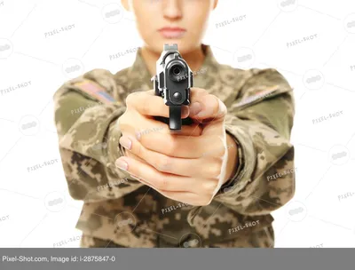 Группа солдат, стоящих с оружием и смотрящих в камеру стоковое фото  ©kaninstudio 64895795