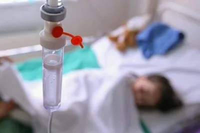 Красивая девушка спит в больнице под капельницей наркотики Стоковое  Изображение - изображение насчитывающей женщина, инфекция: 188956089