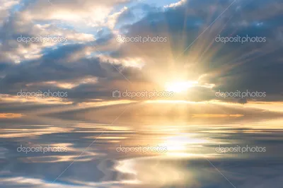 Восход солнца над морем, взгляд от пляжа к горизонту Стоковое Изображение -  изображение насчитывающей горизонт, вода: 155607305