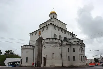 Рабочих для реставрации Золотых ворот во Владимире набирают по объявлению?