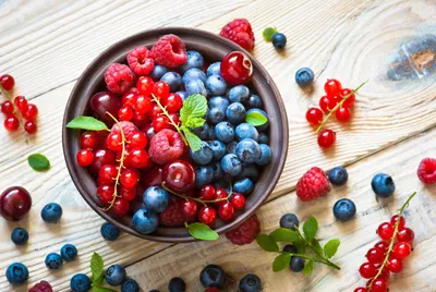 Сохраните свежесть и вкус летних ягод и фруктов: полезный совет, как их  правильно мыть - Декор