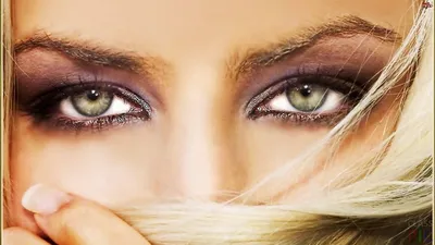 Красивые женские зеленые глаза, …» — создано в Шедевруме