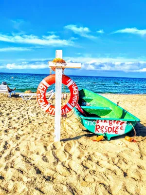 Многие дети носят доски на пляже в море Стоковое Фото - изображение  насчитывающей творческо, немного: 162150862