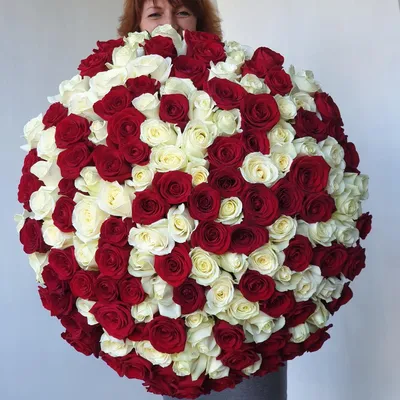 Большой букет из 25 белых роз купить с доставкой по Томску: цена, фото,  отзывы