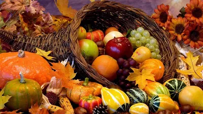 Осенний Натюрморт Из Овощей, Фруктов И Листьев Стоковые Фотографии |  FreeImages