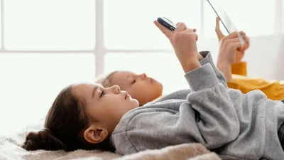 Офтальмолог назвала допустимое время пользования телефоном для детей