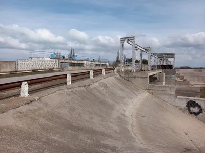 Канал перестанет существовать\". Разрушение ГЭС влияет на Крым