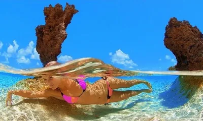 Смешные Девушка На Пляже Стоковые Фотографии | FreeImages