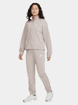 Спортивный костюм NIKE Sportswear Essential DD5860-272 для женщин, цвет:  Тауп - купить в Киеве, Украине в магазине Intertop: цена, фото, отзывы