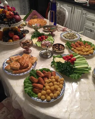 Бесплатные фото стола с едой на день рождения