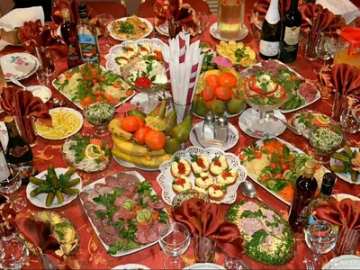 JPG фото стола с праздничной едой