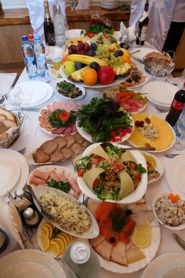 Фото стола с едой на день рождения в разных размерах