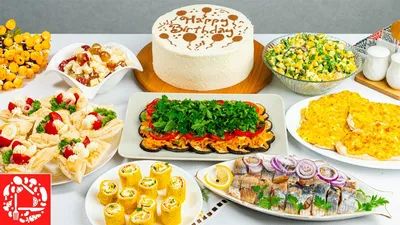 Фото стола с едой на день рождения в HD