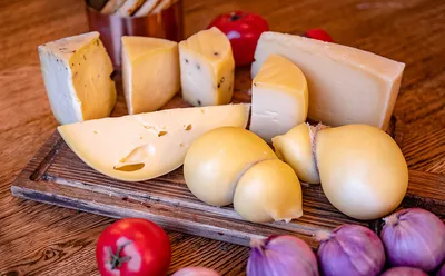 Сыр Сулугуни 45% 300г Сыры Кубани, цена – купить с доставкой в официальном  интернет-магазине Мираторг