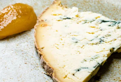Сыр с голубой благородной плесенью, 100 г с бесплатной доставкой на дом из  «ВкусВилл» | Москва и вся Россия