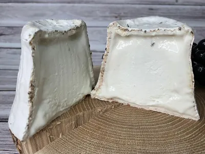 Сыр Горгонзола с голубой плесенью 50% купить c доставкой на дом в  интернет-магазине КуулКлевер