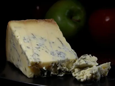 Сыр с голубой плесенью ДОРБЛЮ 50% вес 1,25 кг. – купить в интернет-магазине  \"Сибирский Продукт\"