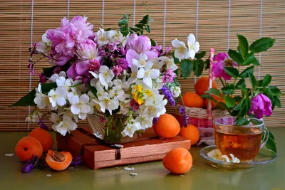 Натюрморт цветы фрукты чайный сервиз» — создано в Шедевруме