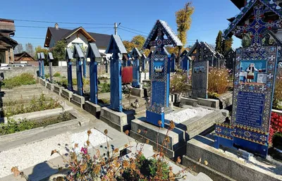 Веселое кладбище в Румынии: здесь шутят над покойниками | СО СВЕТОЙ ВОКРУГ  СВЕТА | Дзен
